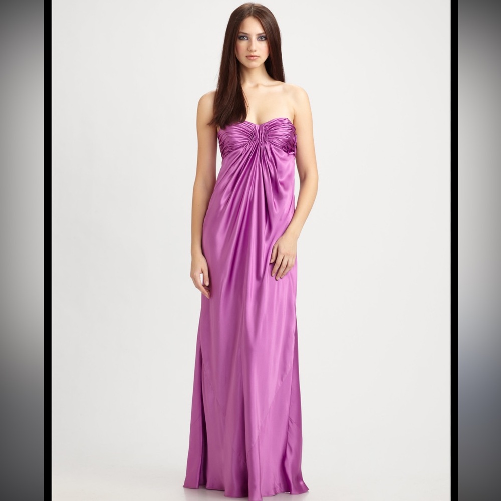 100% silk sweetheart gathered evening gown by Laundry by Shelli Segal 6P